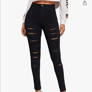 BLACK RIPPED LEVI JEANS